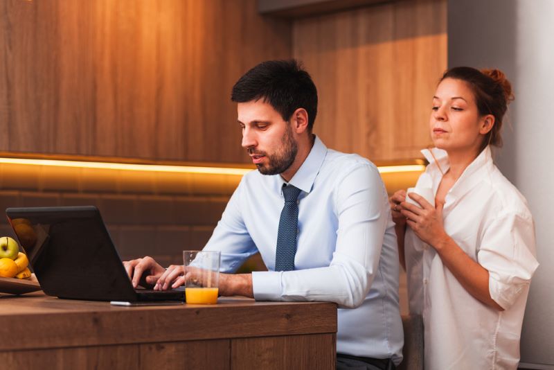 wife-suspects-husband-is-a-serial-cheater